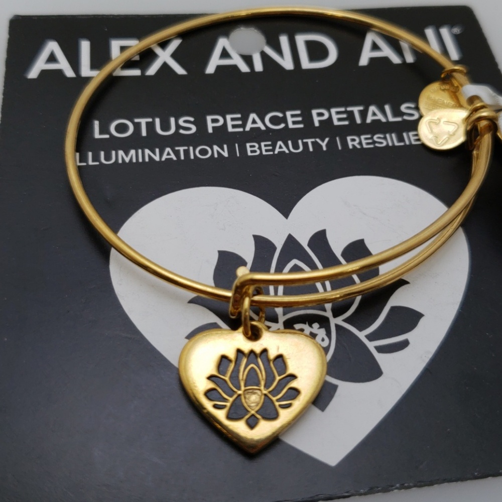 NWT Alex and Ani Lotus Peace Petal Bracelet